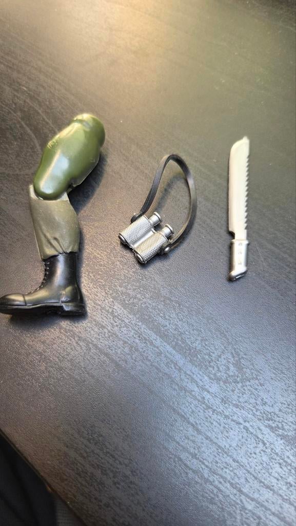 Rambo 1986 actiefiguur onderdelen: been, verrekijker, mes, Ophalen of Verzenden, Gebruikt