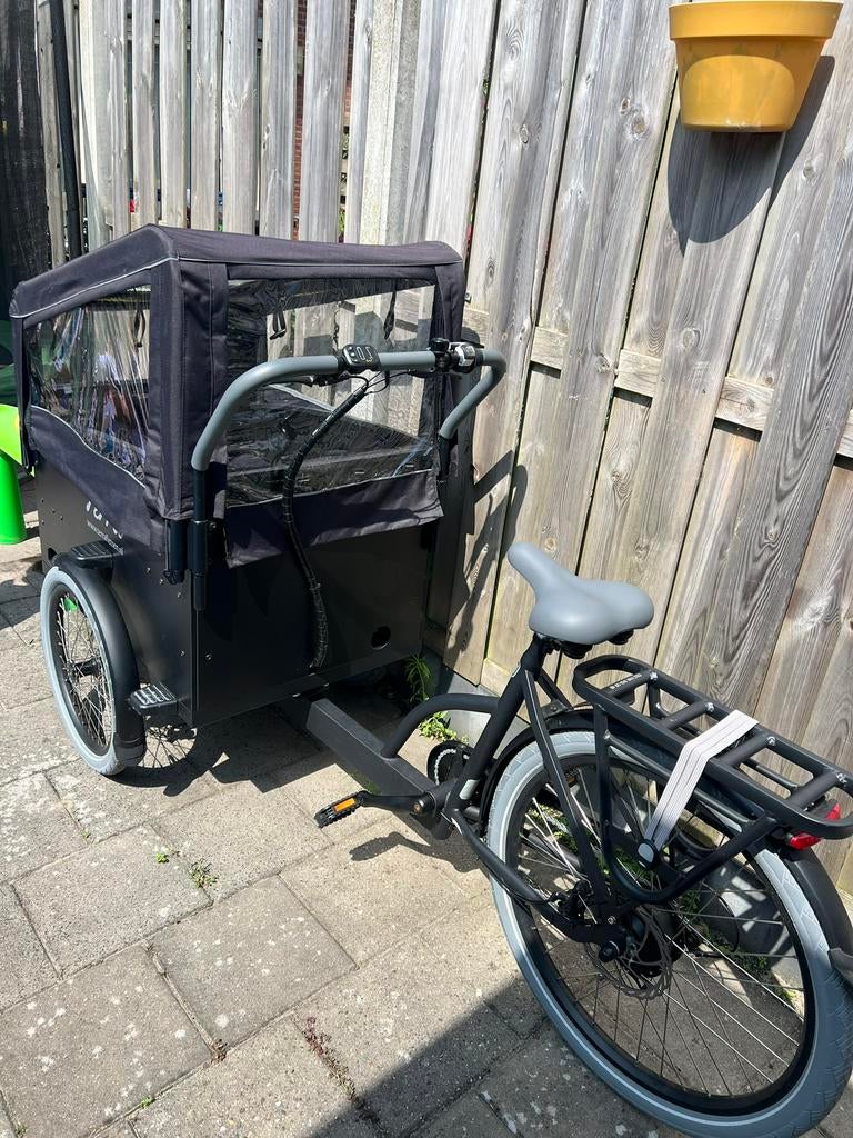 Elektrische bakfiets, Fietsen en Brommers, Fietsen | Bakfietsen, 4 kinderen of meer, Huif, Zo goed als nieuw, Ophalen