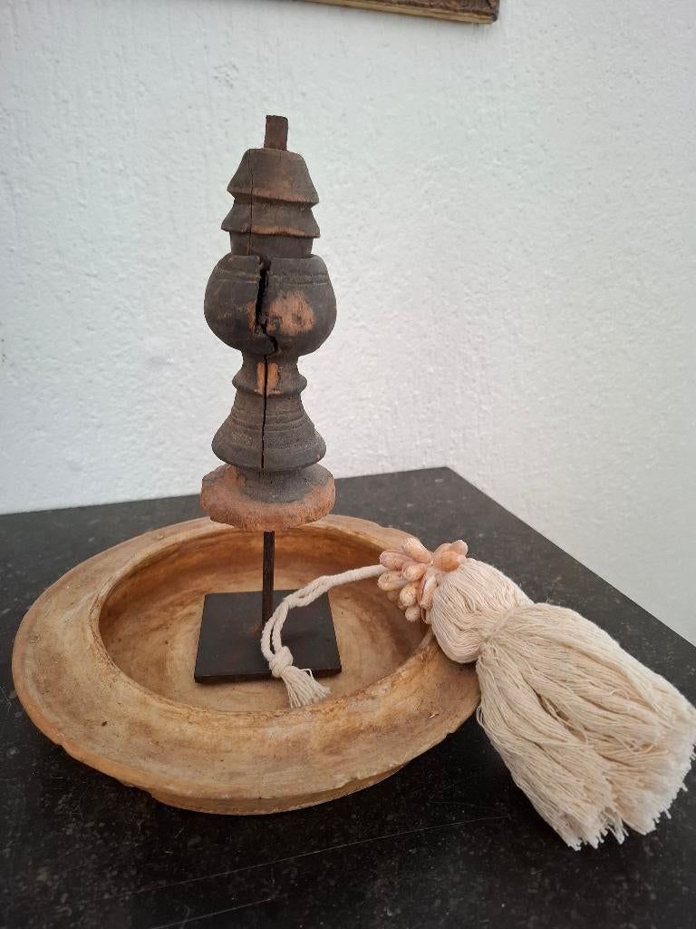 sober houten ornament op standaard, Huis en Inrichting, Ophalen of Verzenden, Zo goed als nieuw