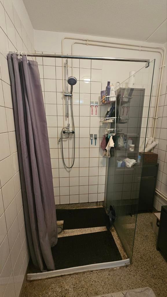 Douchewand met gordijn en stang, Ophalen, Gebruikt, Met douche