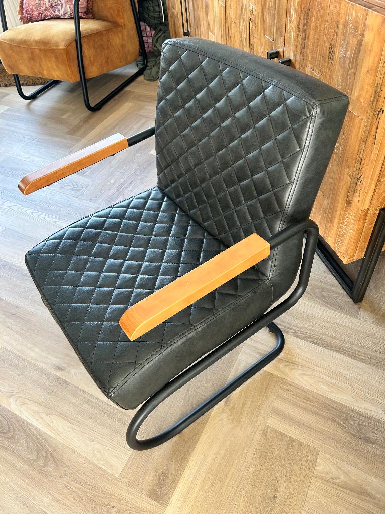 Zwarte fauteuil, Ophalen, Gebruikt, 75 tot 100 cm, Industrieel