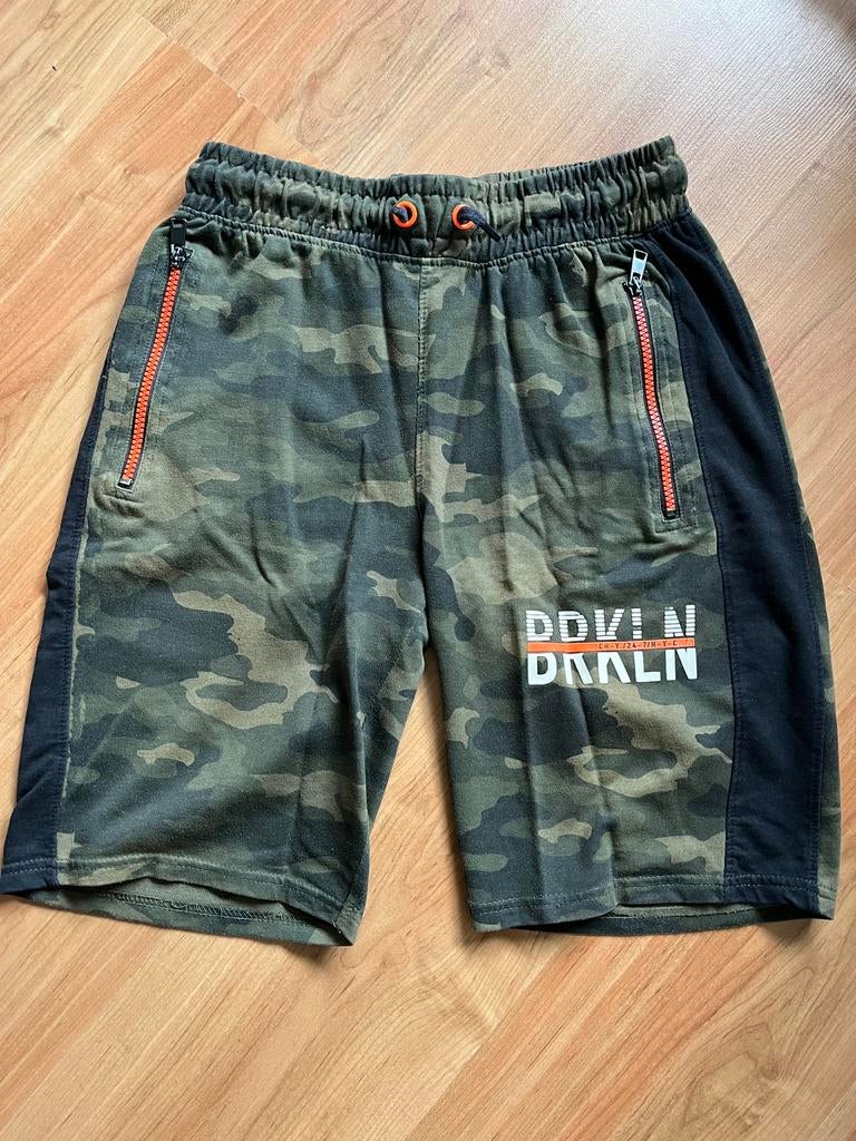 STOERE KORTE BROEK mt 158, Kinderen en Baby's, Kinderkleding | Maat 158, Ophalen of Verzenden, Zo goed als nieuw, Jongen, Broek