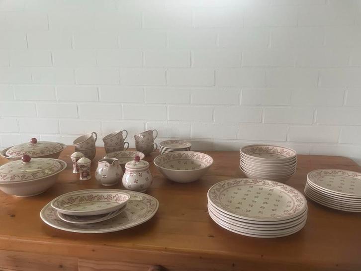 Laura Ashley Petit Fleur servies, Huis en Inrichting, Keuken | Servies, Gebruikt, Compleet servies, Overige stijlen, Aardewerk