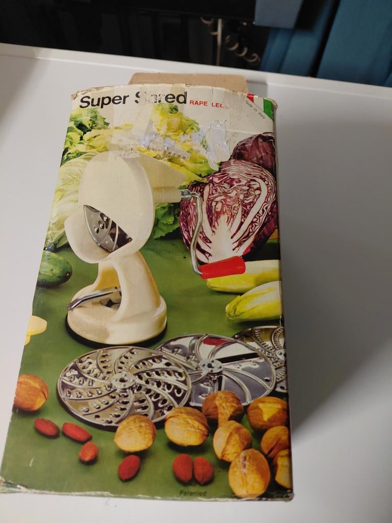 Vintage Super Slicer groentesnijder met diverse raspen, Gebruikt, Ophalen of Verzenden, Metaal, Snijmachine