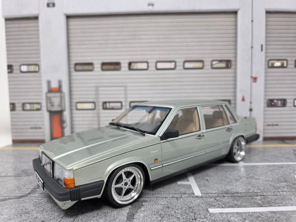 Volvo 760 Turbo 1:18 in OVP verlaagd op OZ Mito velgen, Ophalen of Verzenden, Zo goed als nieuw, Overige merken