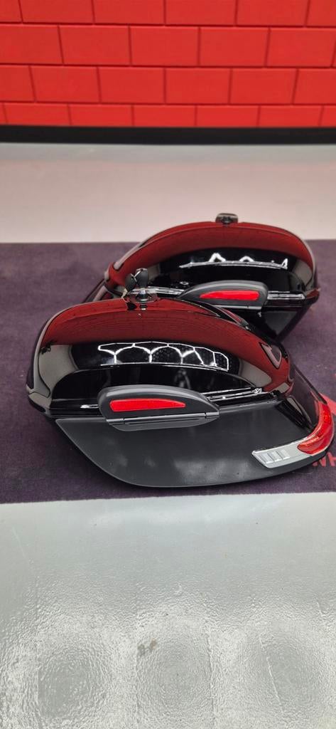 Zijkoffers hoogglans zwart met verlichting, Ophalen of Verzenden, Zo goed als nieuw