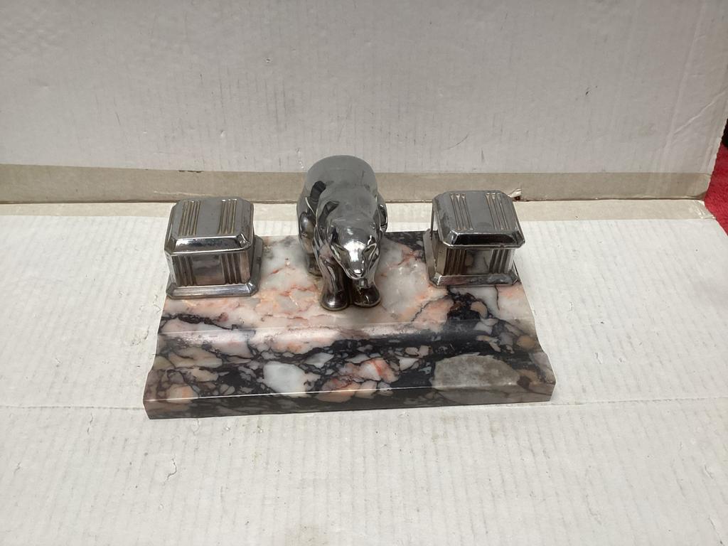 Art Deco inktstel met ijsbeer op marmeren voet, Ophalen