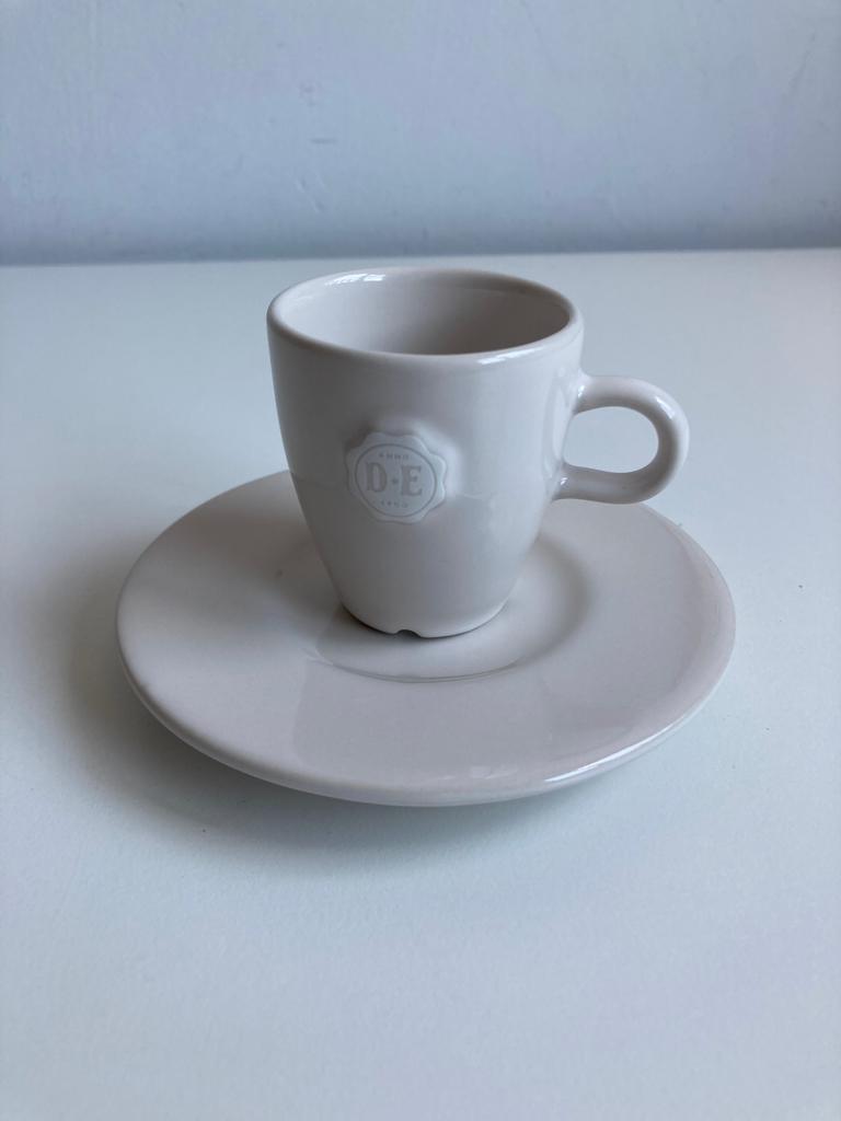 DE / Douwe Egberts espresso kopje en schotel - wit, Ophalen of Verzenden, Zo goed als nieuw, Overige stijlen, Kop(pen) en/of Schotel(s)