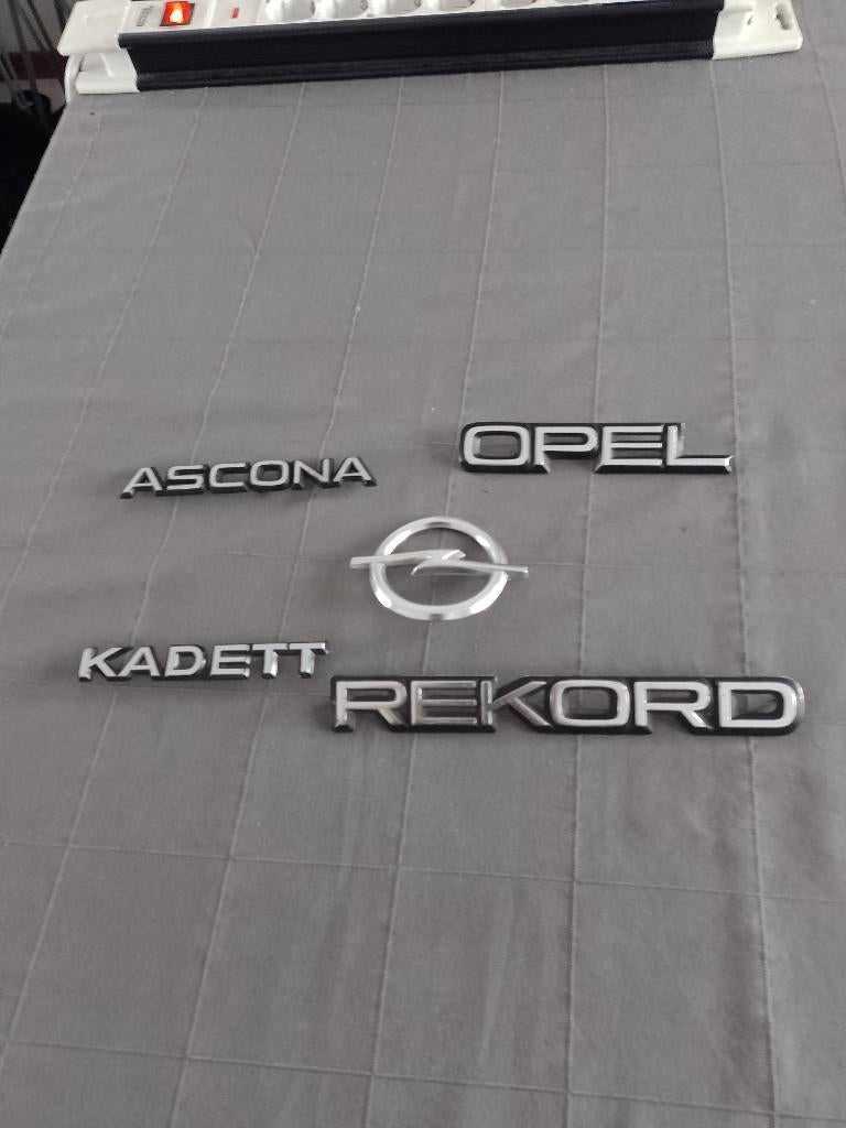 Auto emblemen opel Record-Ascona-Kadett-wieldeksels, Auto diversen, Auto-accessoires, Gebruikt, Ophalen of Verzenden