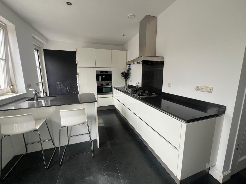 Nette keuken met Miele inbouwapparatuur en kookeiland, Huis en Inrichting, Keuken | Complete keukens, Ophalen, Gebruikt, Wit, Overige typen