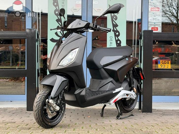 Piaggio One 70 electric, Forever Black Motorfiets, Fietsen en Brommers, Scooters | Piaggio, Nieuw, Overige modellen, Elektrisch