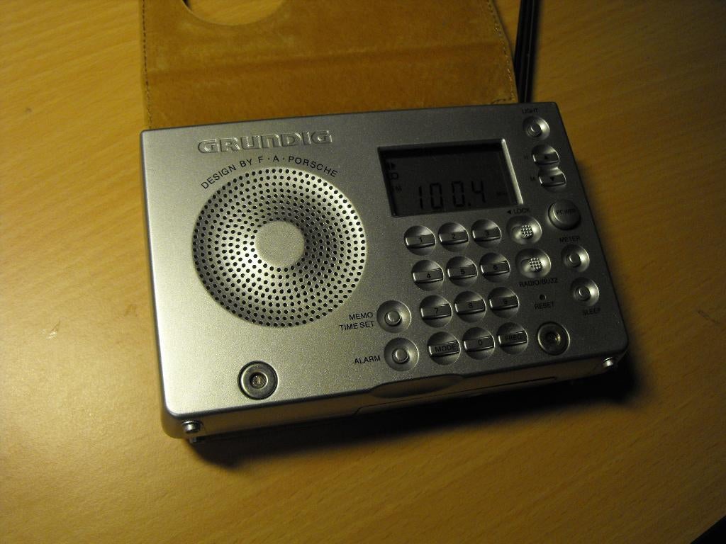 Wereldradio dig. met stereo FM, Grundig/Porsche YB-P 2000, Audio, Tv en Foto, Radio's, Ophalen, Zo goed als nieuw, Wereldontvanger