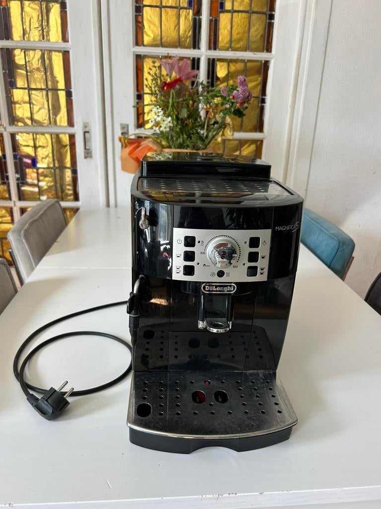 Bonen Koffiezetapparaat - Delonghi Magnifica S, Witgoed en Apparatuur, Koffiezetapparaten, Ophalen of Verzenden, Zo goed als nieuw