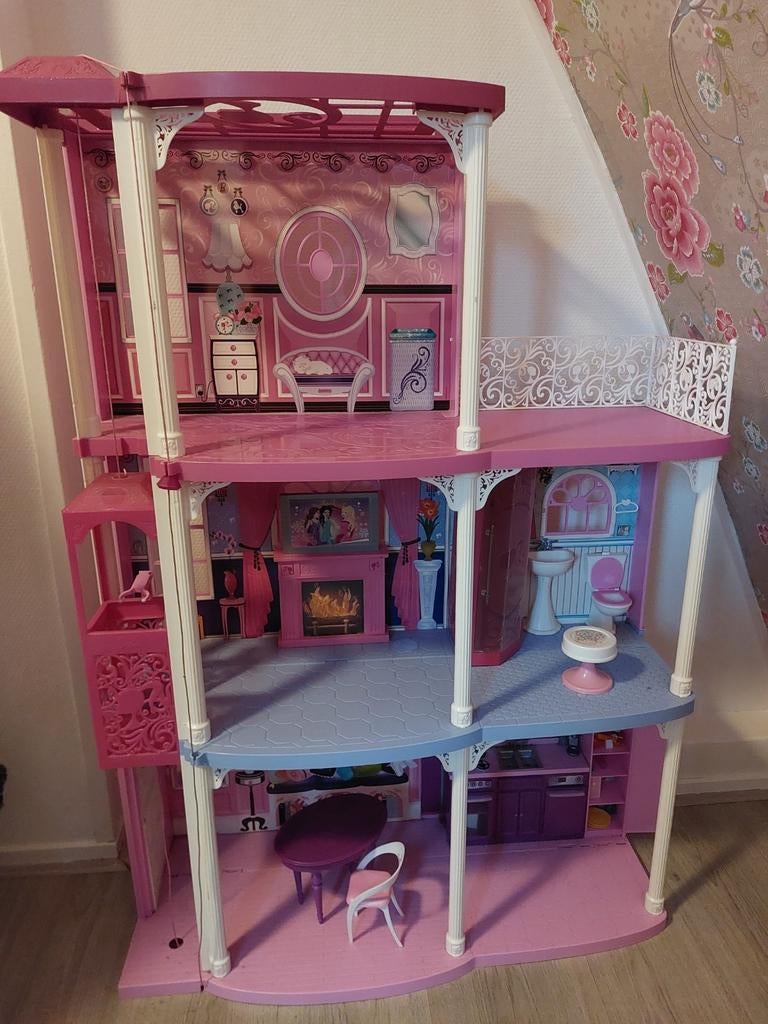Barbiehuis, Kinderen en Baby's, Speelgoed | Poppenhuizen, Ophalen, Zo goed als nieuw, Poppenhuis
