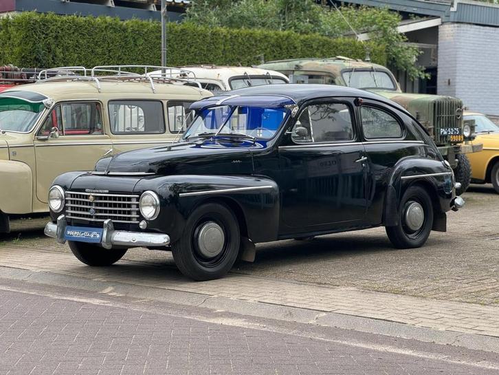 Volvo PV 444 D splitwindow voor en achter in zeer originele, Auto's, Volvo, Bedrijf, Overige modellen, Benzine, Sedan, Handgeschakeld
