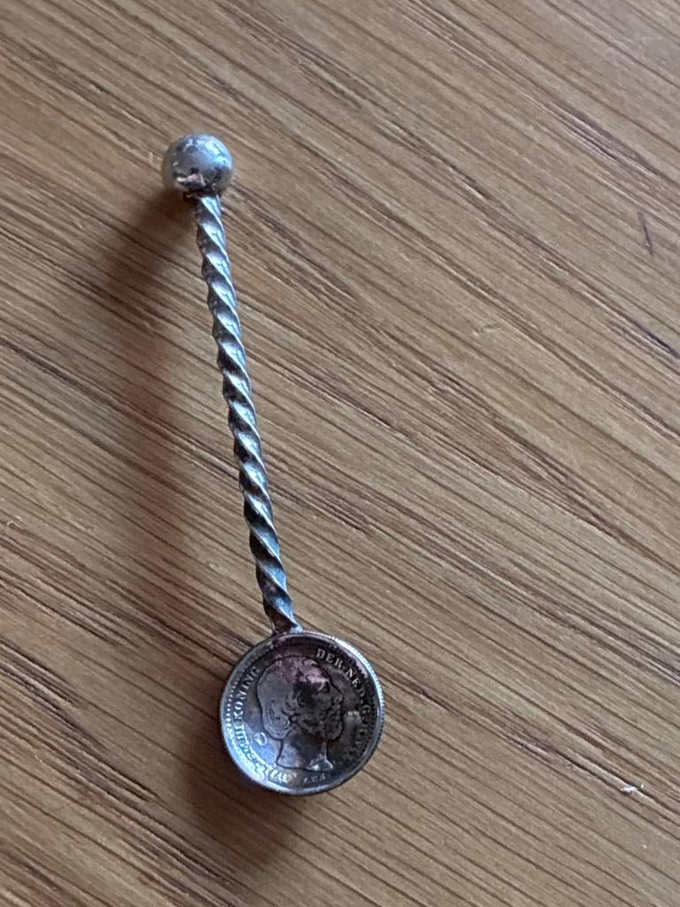 Antiek zilveren lepeltje met 5 cent munt Willem III 1850, Verzamelen, Verzenden, Gebruikt, Speld(je) of Lepel(tje)