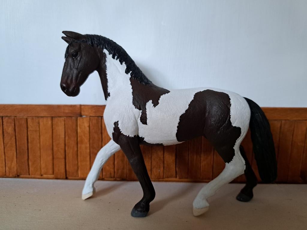 Schleich repaint custom hannoveraan merrie, Verzamelen, Dierenverzamelingen, Ophalen of Verzenden, Zo goed als nieuw, Paard, Beeldje of Figuurtje