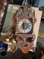 Antieke Klok met Slinger en Gewichten, Ophalen