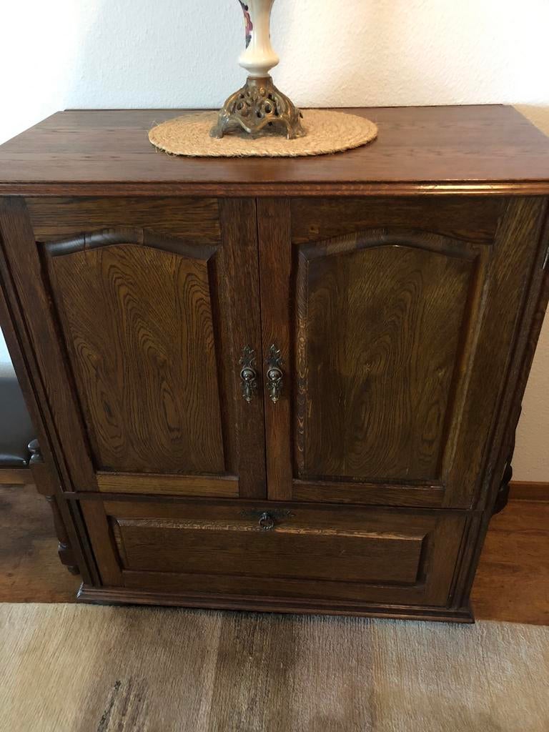 Mooi eiken tv kastje, Ophalen