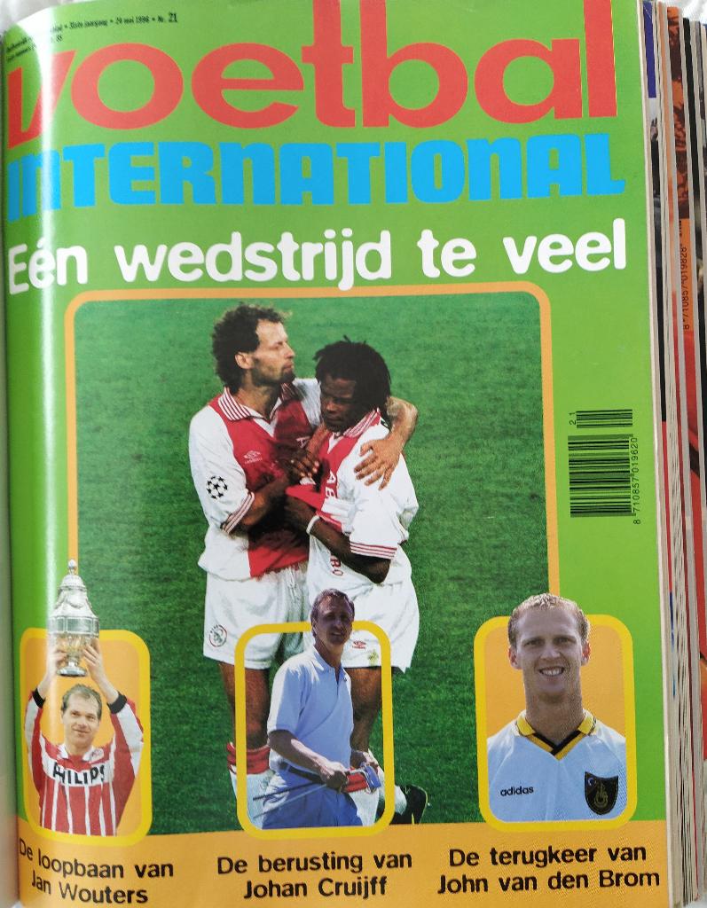 13 Historische Voetbalmagazines in Verzamelband, Verzenden, Zo goed als nieuw, Sport en Vrije tijd