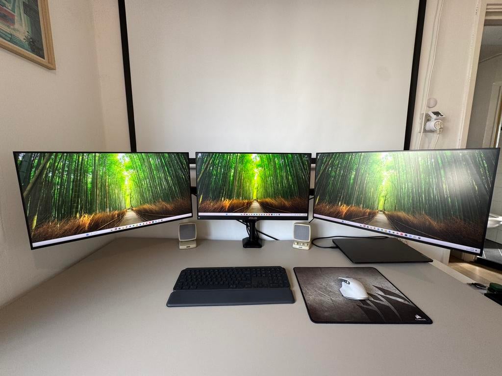 Triple Monitor Setup: 3x 24 inch (Asus & HP) + Gasveer Arm, Computers en Software, Monitoren, IPS, 101 t/m 150 Hz, In hoogte verstelbaar