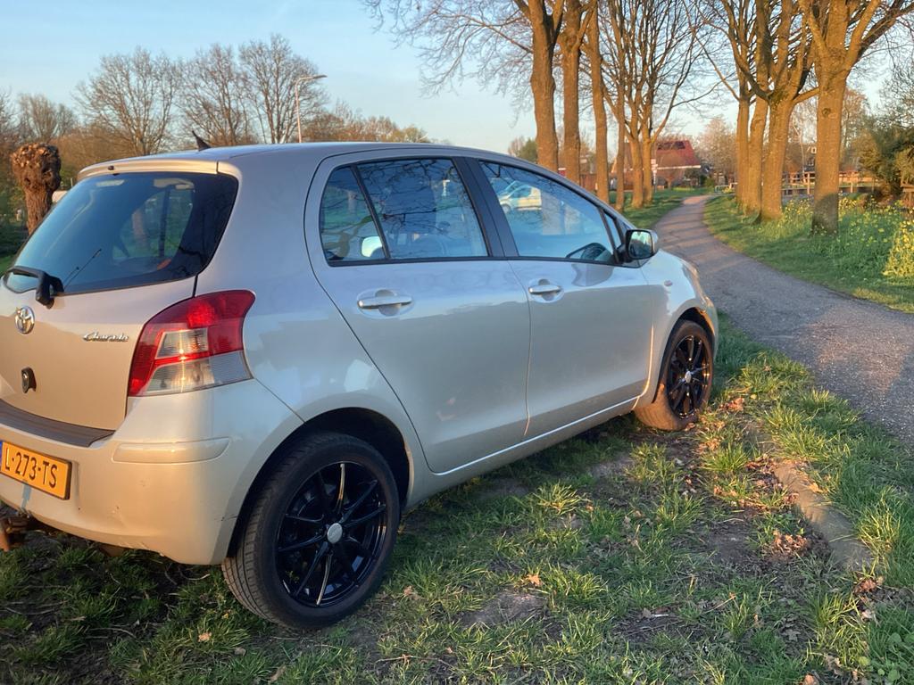 Toyota Daihatsu Charade 1.3 I 16V 2011 Grijs 6bak km209dkm, Voorwielaandrijving, 1025 kg, Stof, 40 €/maand