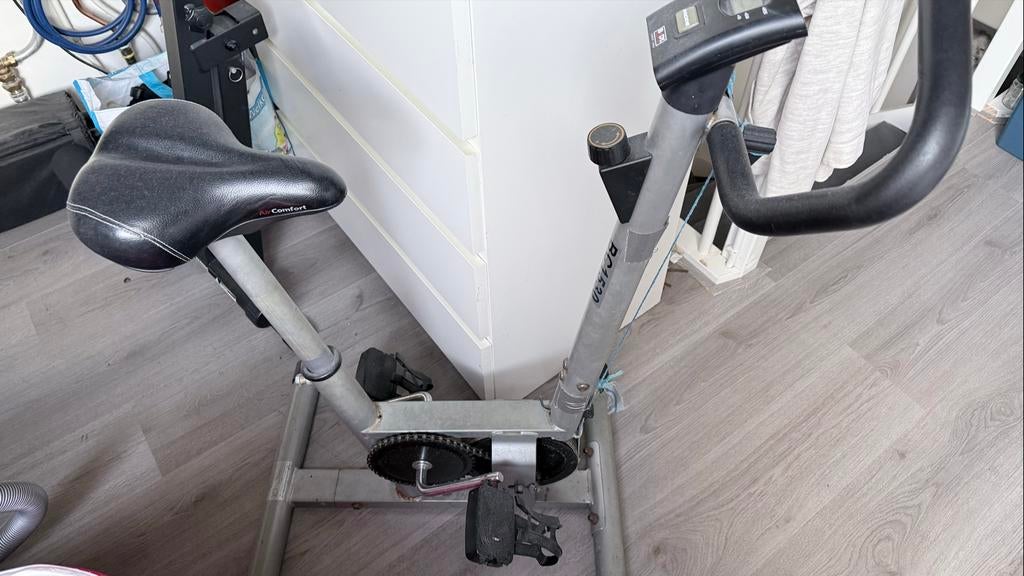 Hometrainer en Tunturi fitnessbank, Ophalen, Gebruikt, Metaal, Benen