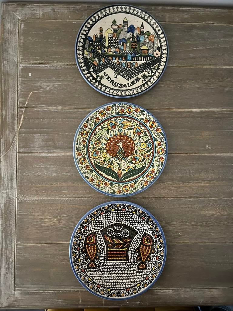 Antieke sierborden - met ophanggaatje, Huis en Inrichting, Ophalen, Zo goed als nieuw, Meerkleurig, Steen/keramiek