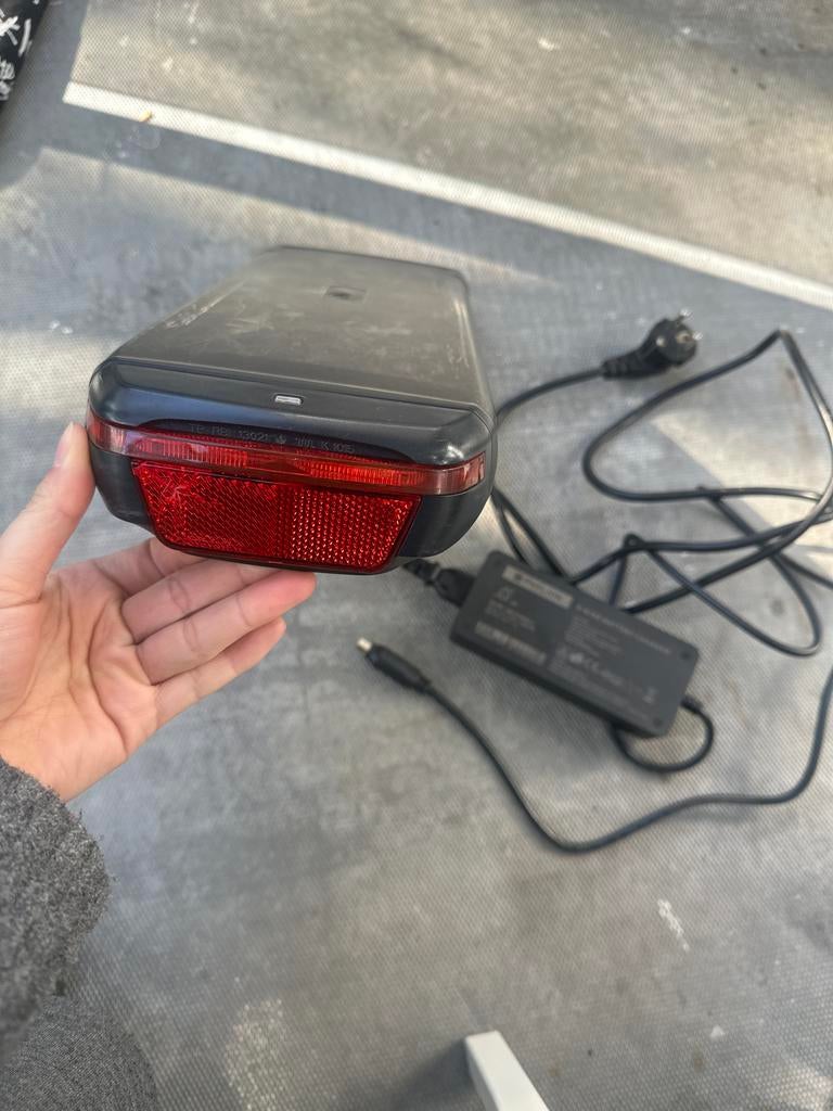 Phylion e-bike accu (bagagedrager) + oplader – goede staat, Fietsen en Brommers, Fietsaccessoires | Fietsaccu's, Ophalen, Zo goed als nieuw