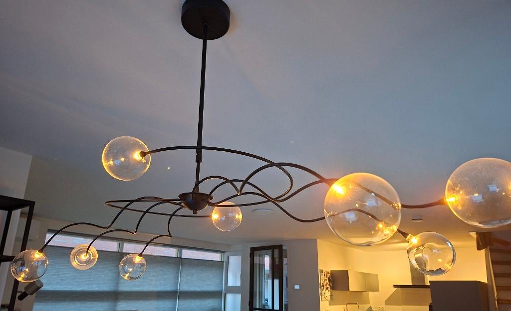 Hanglamp zwart met acht glazen bollen, Huis en Inrichting, Lampen | Hanglampen, Ophalen, Gebruikt, Metaal, 75 cm of meer