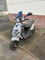 Piaggo zip 3v iget 2020 nardo grey full option, Fietsen en Brommers, Scooters | Piaggio, Ophalen, Maximaal 45 km/u, Zip, Zo goed als nieuw