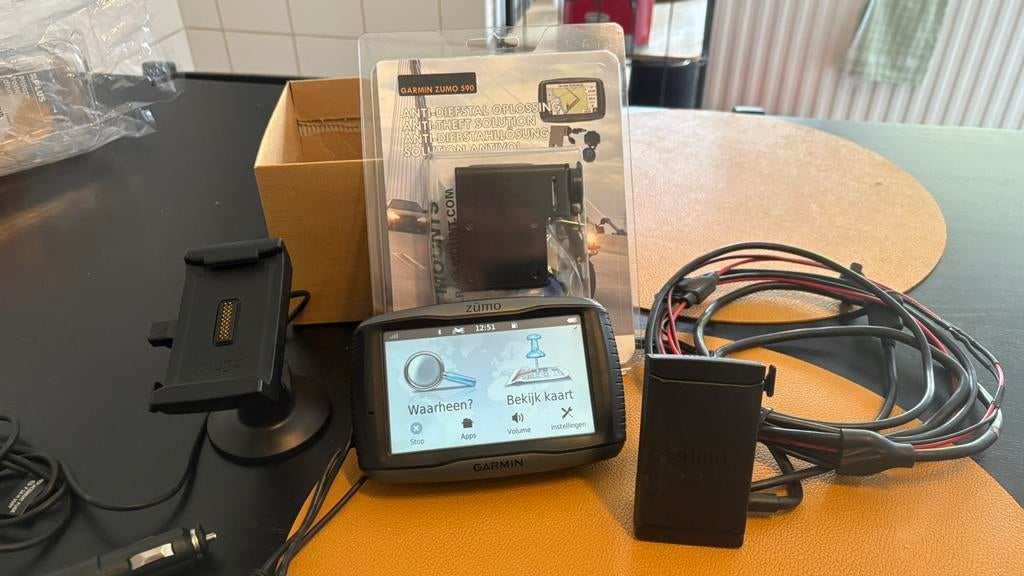 Garmin Zumo 590 incl motorkaart en accessoires., Motoren, Accessoires | Navigatiesystemen, Ophalen of Verzenden, Zo goed als nieuw