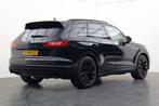 Volkswagen Touareg 3.0 TSI R-Line | Pano | Trekhaak | Head-u, Automaat, Adaptive Cruise Control, Gebruikt, 2995 cc