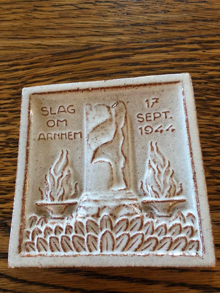 Tegeltje tgv slag om Arnhem , 1944, Verzamelen, Militaria | Tweede Wereldoorlog, Ophalen of Verzenden, Nederland