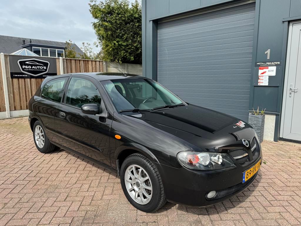 Nissan Almera 1.5 3D 2005 Zwart, Auto's, Nissan, 1145 kg, 4 cilinders, Bedrijf, Handgeschakeld