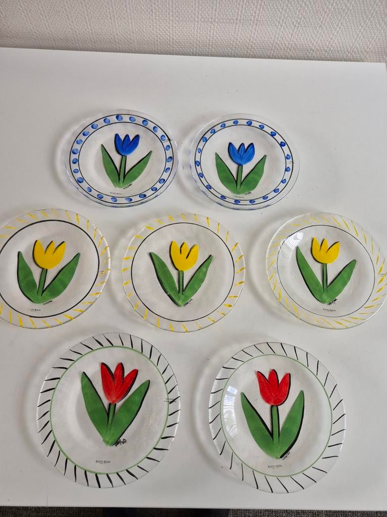 Kosta Boda glazen bordjes met tulpen ( €12,- p st ), Ophalen of Verzenden
