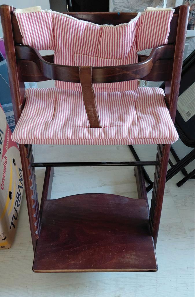 Houten tripp trapp meegroeistoel met kussen, Kinderen en Baby's, Kinderstoelen, Gebruikt, Meegroeistoel, Aanschuifbaar, Gordel(s)