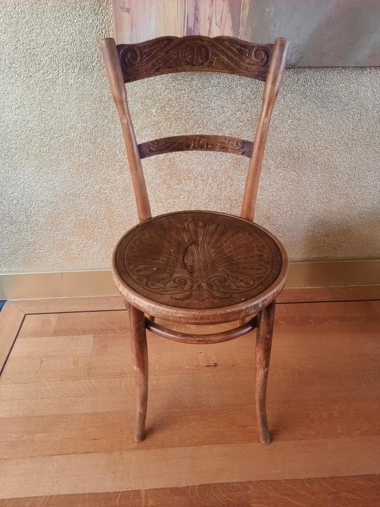Antieke Thonet Mundus Bistrostoel met houtsnijwerk, Ophalen of Verzenden