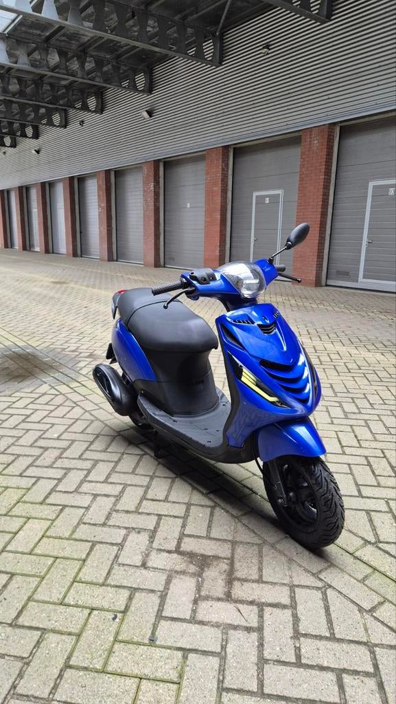 Blauwe piaggio zip scooter brom kenteken, Fietsen en Brommers, Scooters | Piaggio, Ophalen, Maximaal 45 km/u, Zip, Zo goed als nieuw