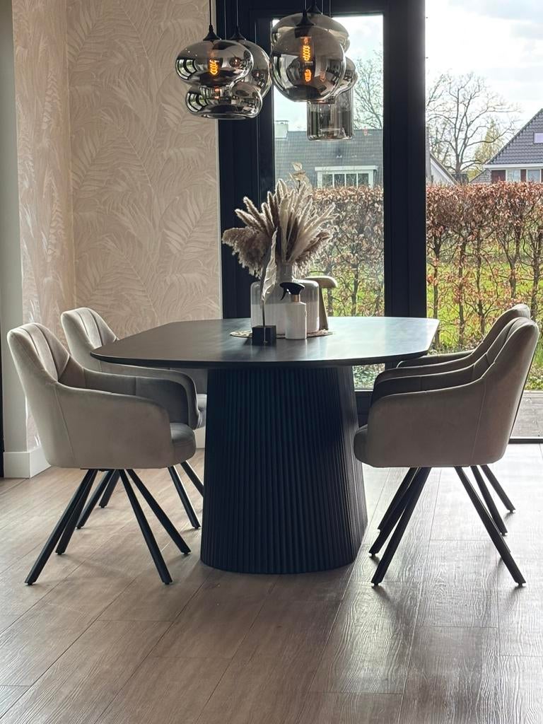 Zwart houten ovale eettafel + 6 beige draaistoelen NIEUW!, Ophalen, Nieuw, Hotel chic / Japandi, 4 tot 6 stoelen