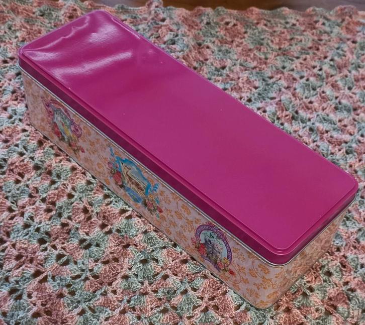 Leuk blik voor koek, roze roosjes, vogel, hertje, katten, Huis en Inrichting, Keuken | Keukenbenodigdheden, Zo goed als nieuw