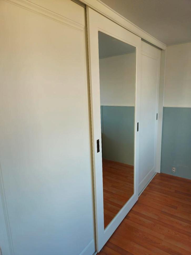 Inbouw kast schuin dak met planken, roede, schuifdeuren, Huis en Inrichting, Kasten | Kledingkasten, Gebruikt, 200 cm of meer