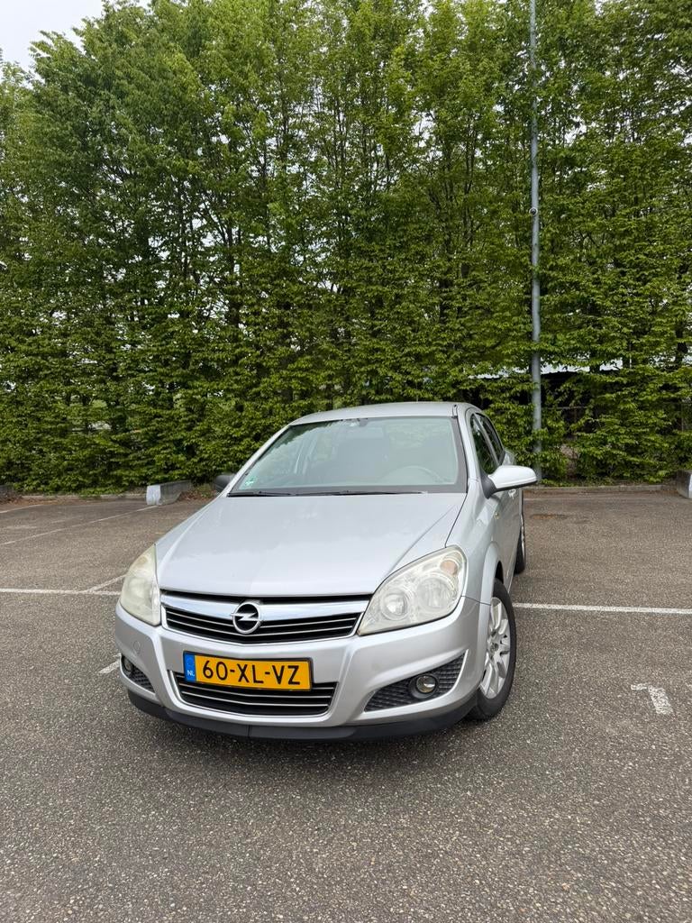 Opel Astra 1.6 16V 5D 85KW 2007 Grijs, Auto's, Voorwielaandrijving, 15 km/l, 4 cilinders, 635 kg