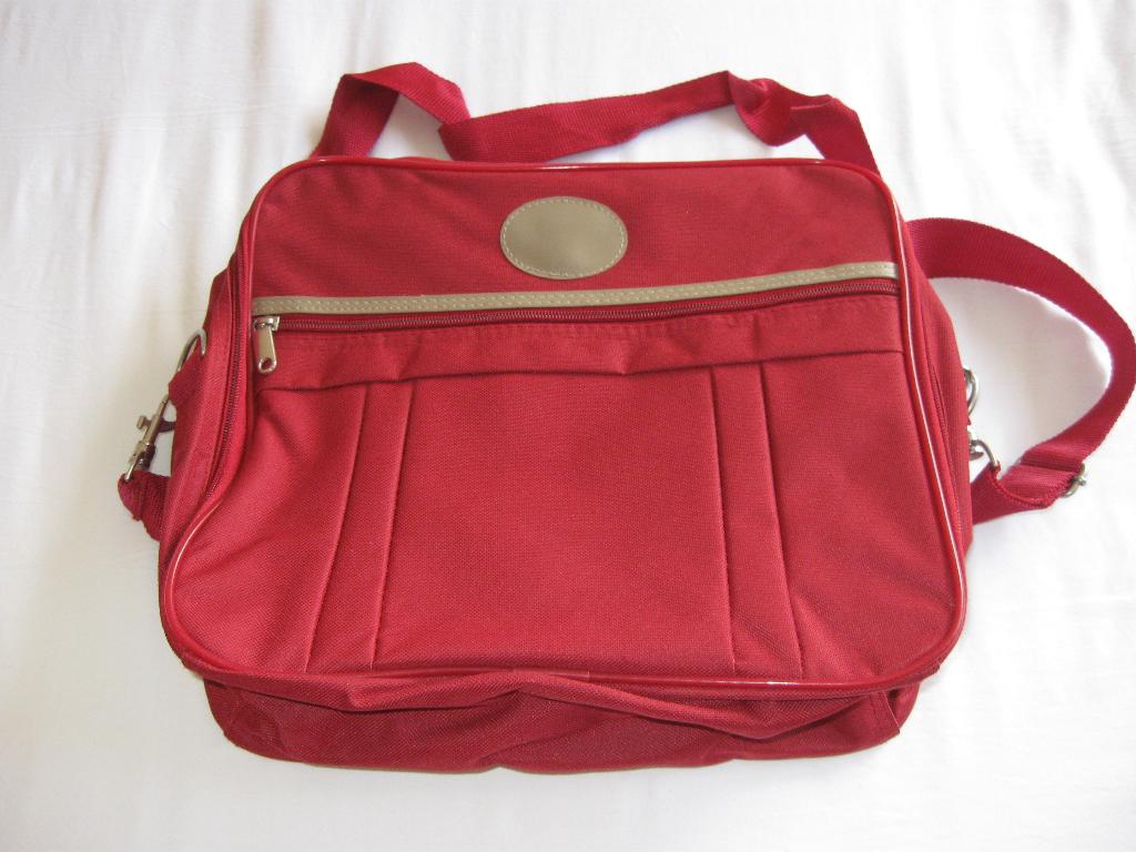 Nieuw rode reistas /koffertje verstelbare riem en toilettas, Minder dan 40 cm, Rood, Nieuw, Minder dan 35 cm