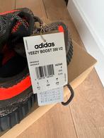 Yeezy boost 350 V2, Jongen of Meisje, Schoenen, Ophalen of Verzenden, Zo goed als nieuw