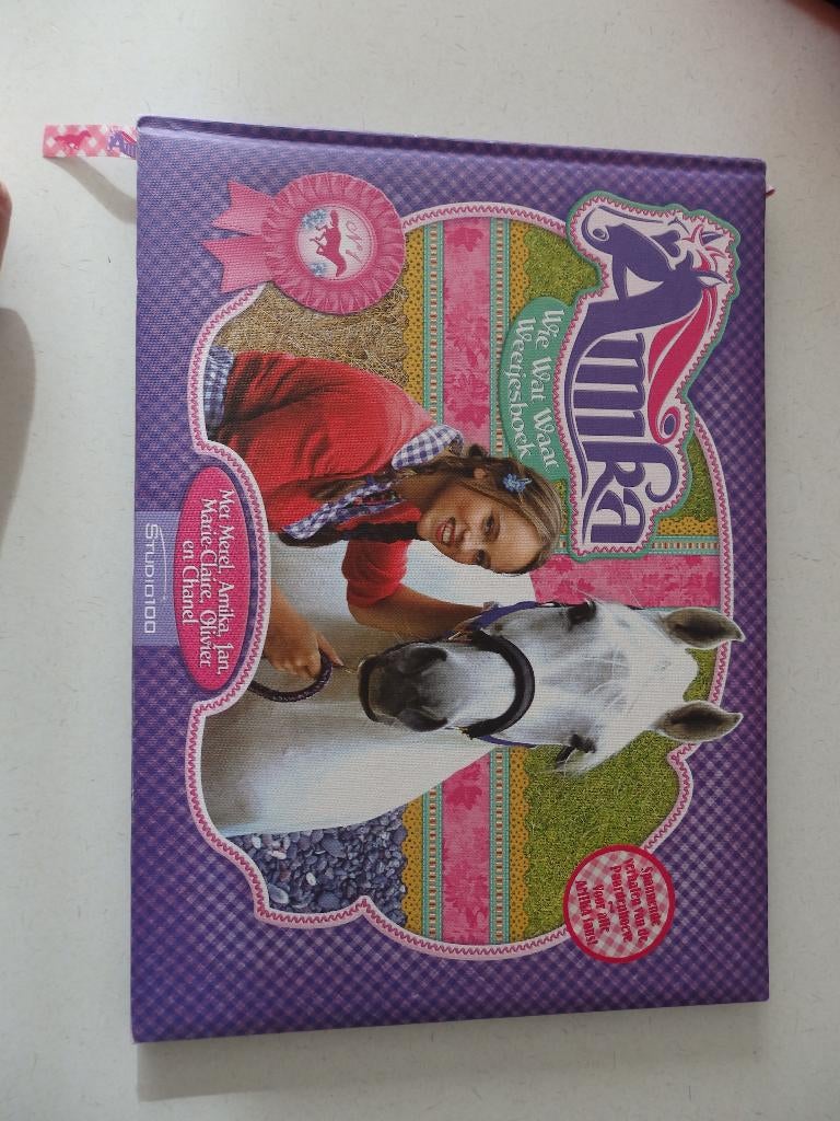 Amika wie weet waar weetje boek, Ophalen of Verzenden, Zo goed als nieuw, Non-fictie