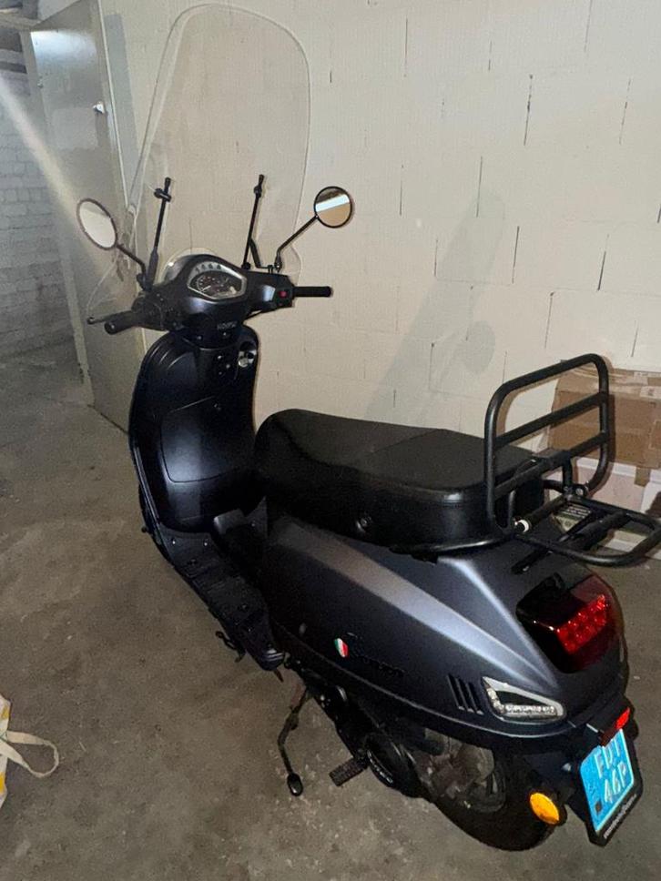 Senzo Riva Lux 2020 | 1111 km-Snorscooter - zeer nette staat, Fietsen en Brommers, Snorfietsen en Snorscooters, Zo goed als nieuw