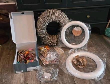 Groot pakket knutselspullen: kralen, hangers, ringen & meer, Ophalen of Verzenden, Gebruikt