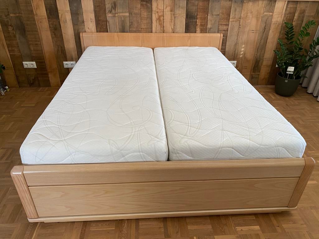 Hülsta houten bed ombouw 160x200cm, Ophalen, Tweepersoons, Zo goed als nieuw, 200 cm