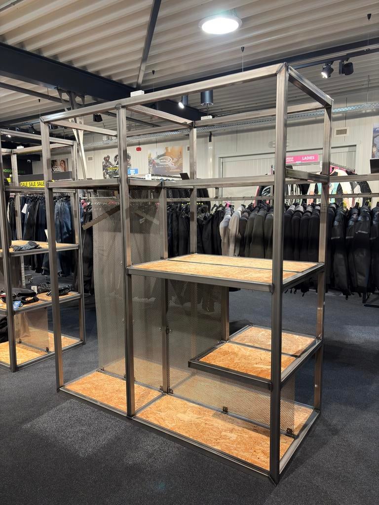 Stalen display winkelstelling kleding, Huis en Inrichting, Kasten | Stellingkasten, Zo goed als nieuw, Ophalen
